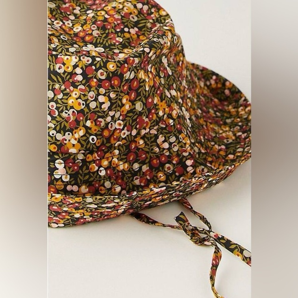 LORNA MURRY x FREE PEOPLE CARAVAN GARDEN PORTUGAL BUCKET HAT Size M NWT